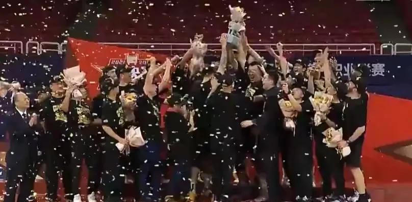 尼科-威廉姆斯此前的合同将在2024年6月到期，这位21岁的前锋出自毕尔巴鄂竞技青训，尽管年纪轻轻，但他已经为一线队出场96次。